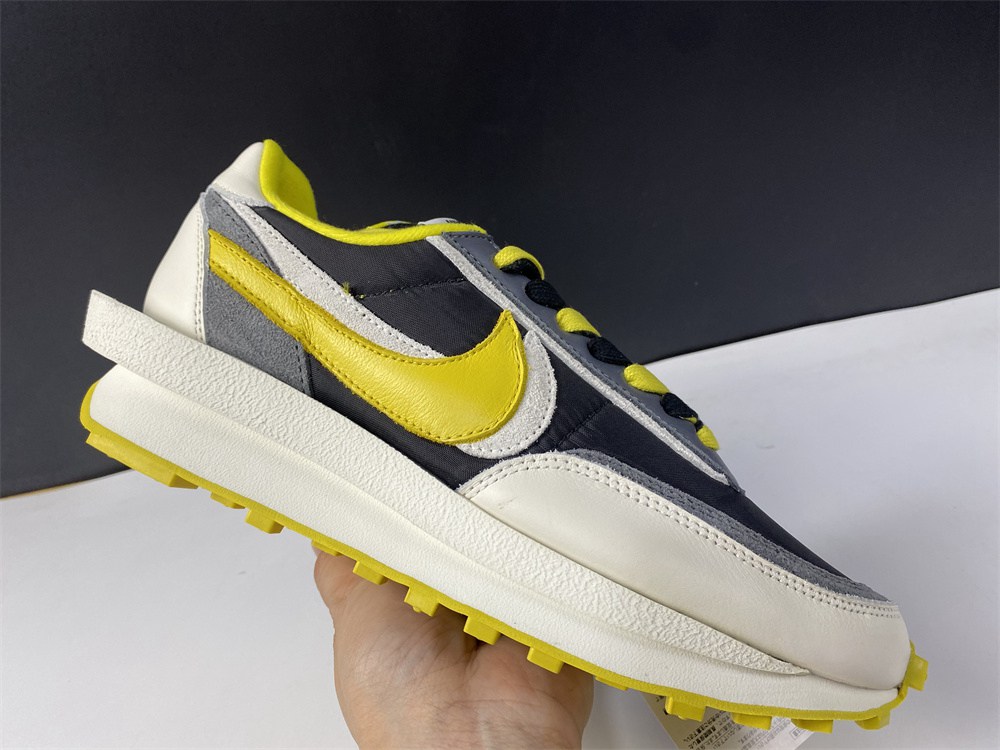 UNDERCOVER x sacai x Nike LDWaffle  DJ4877 001